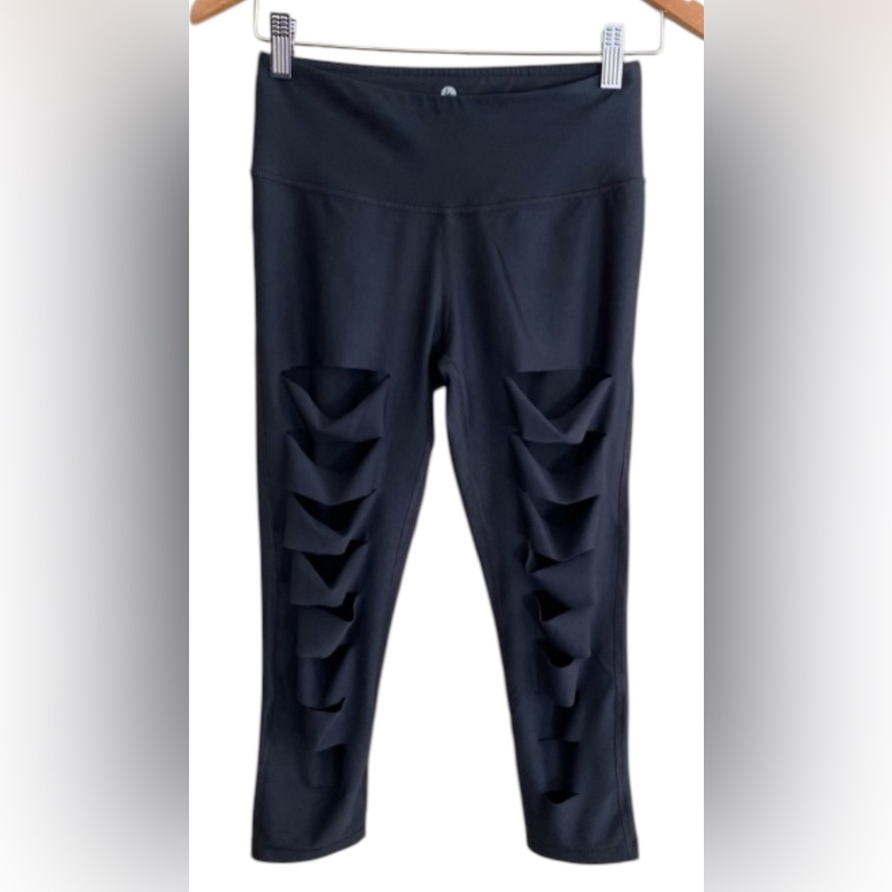 90• Degrees by Reflex: Black Capris Leggings with Cutout Ladder Front